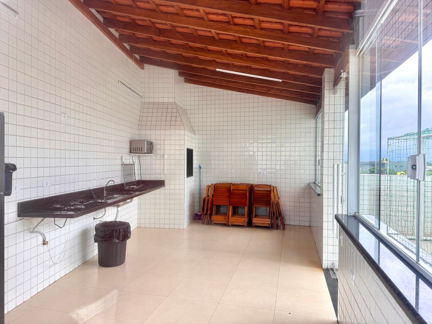 2 DORMITÓRIOS E 2 VAGAS DE GARAGEM - Foto 4