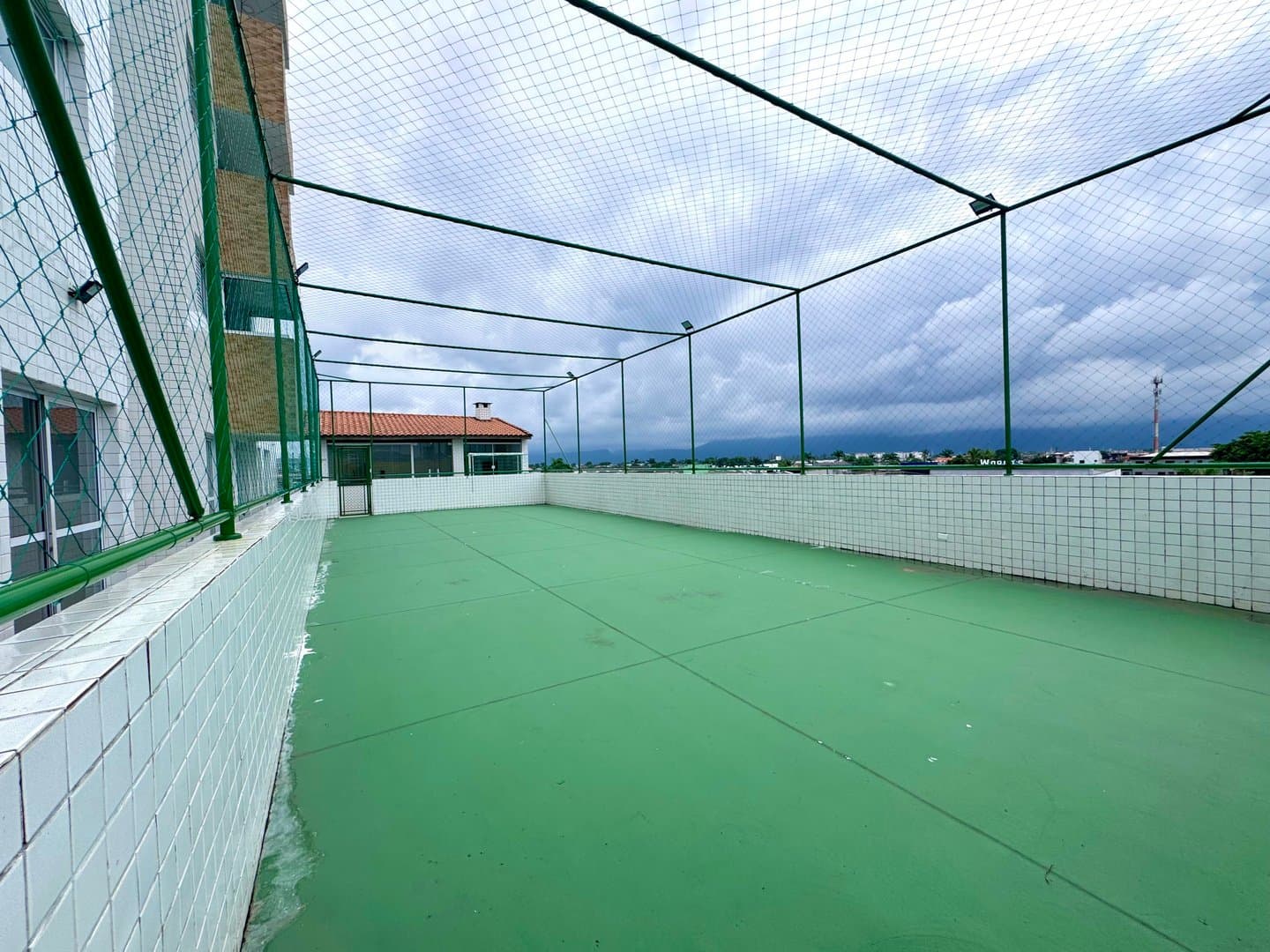 2 DORMITÓRIOS E 2 VAGAS DE GARAGEM - Foto 5