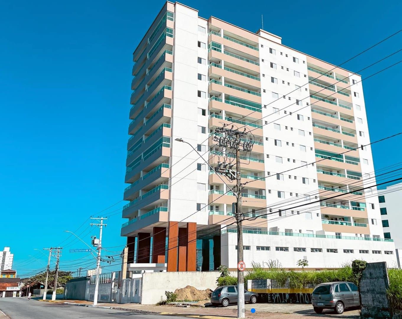 2 DORMITÓRIOS SENDO 1 SUÍTE; AP. NOVO