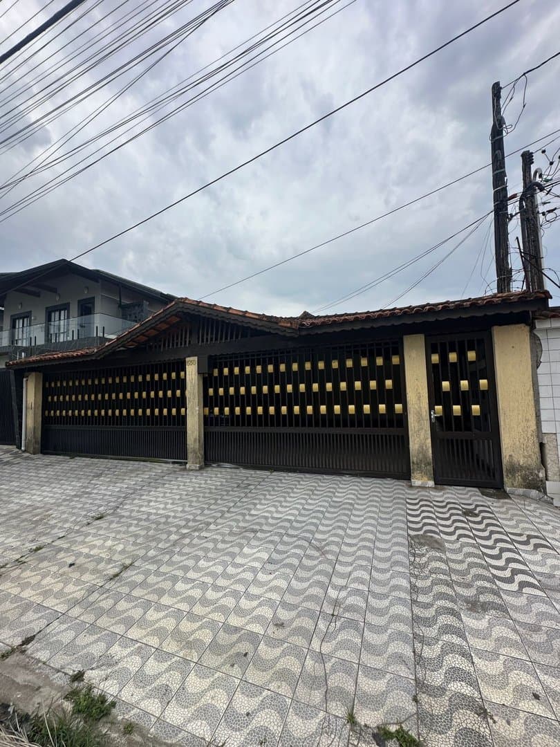 CASA COM CHURRASQUEIRA A CARVÃO