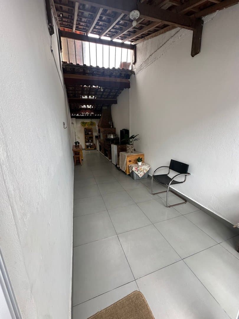 CASA COM CHURRASQUEIRA A CARVÃO - Foto 4